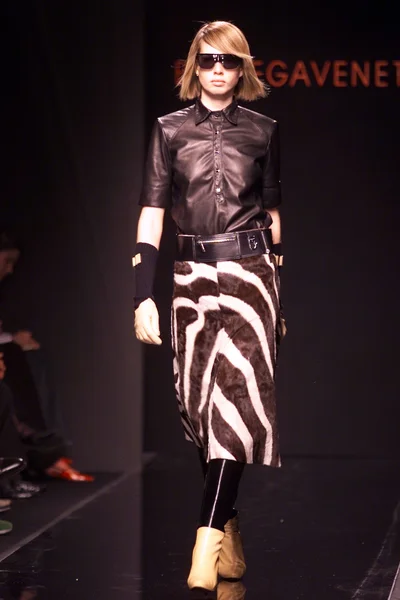 Look 10